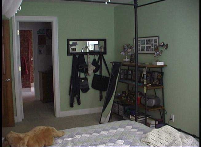10KarenBedroom019