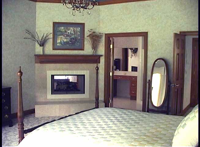 14MasterBedroom010
